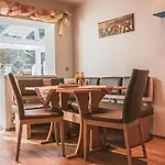 アパート Haus Alpenchalet ノイシュティフト・イム・シュトゥーバイタール
