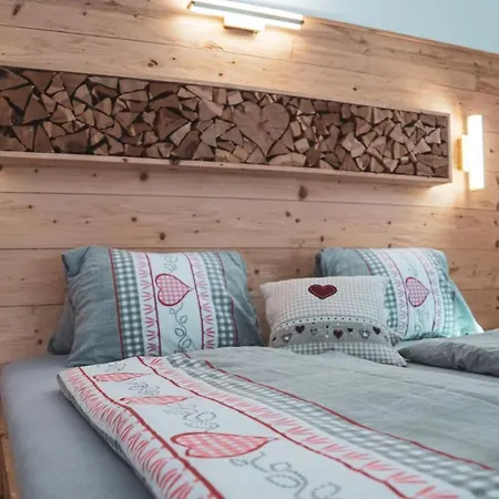 Haus Alpenchalet 公寓 *